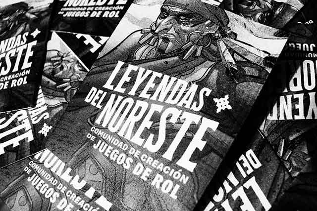 Versiones impresas del zine con información sobre la comunidad Leyendas del Noreste